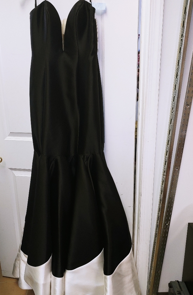 Jovani strapless black white size 6